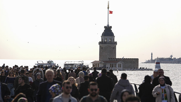 İstanbul'da 'anormal' sıcaklık: Termometrenin ulaştığı değer hayrete düşürdü