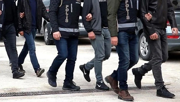 İstanbul'da oturum belgesi dolandırıcılığı: 9 gözaltı