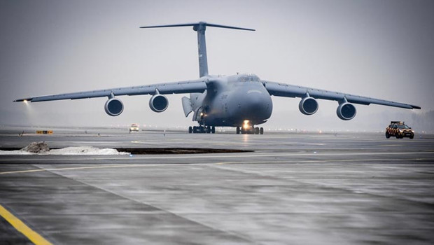 ABD'de bir ilk: Kargo uçağıyla taşındı
