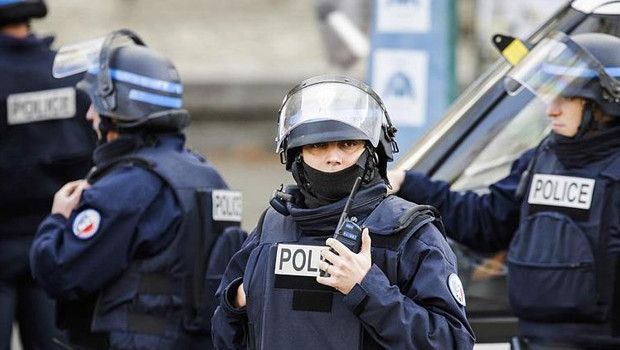 Epstein dosyası Fransa'yı karıştırdı: Paris'te baskın