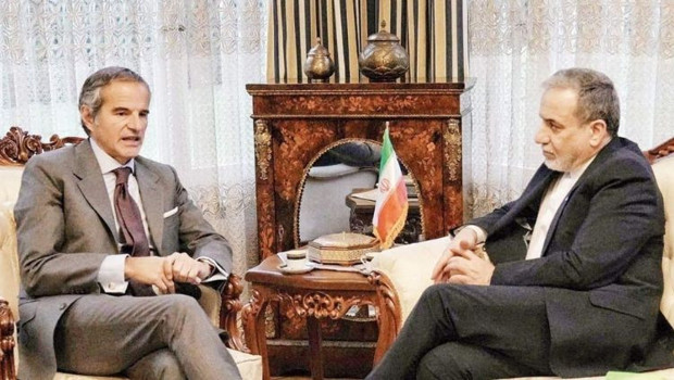 Cenevre’de pazarlık Hürmüz’de tatbikat