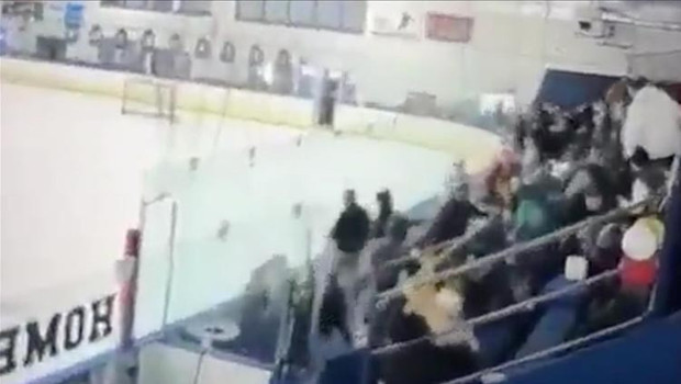 Buz hokeyi maçında silahlı çatışma: 2 ölü