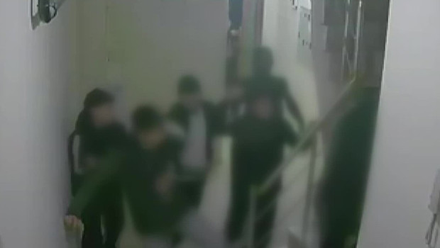 İstanbul'da akılalmaz olay: 4 çocuk, evine girmeye çalışan adama dehşeti yaşattı