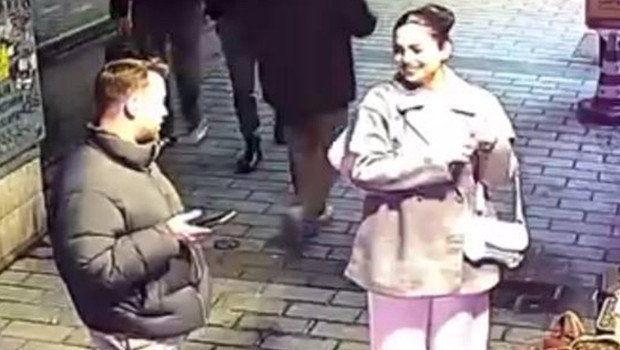 Kapalı Çarşı'daki hırsız çift kamerada: Dükkan önünden alıp uzaklaştılar