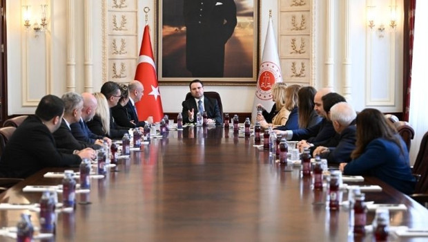Bakan Gürlek: Barolarımızla düzenli istişare mekanizmaları kuracağız