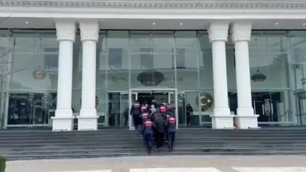 Ünlülerin yapay zeka görüntüleriyle milyonlarca lira dolandırdılar…. 2 şüpheli tutuklandı