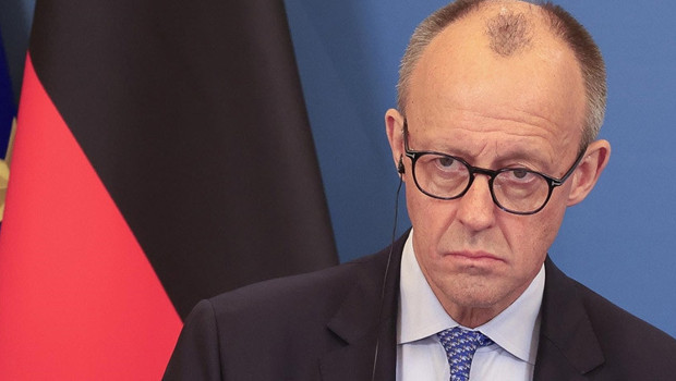 Merz'e "Amerikan uşağı" suçlaması