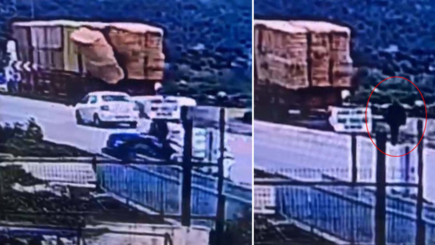 İzmir'de feci ölüm! TIR'dan düşen saman balyalarının altında kaldı
