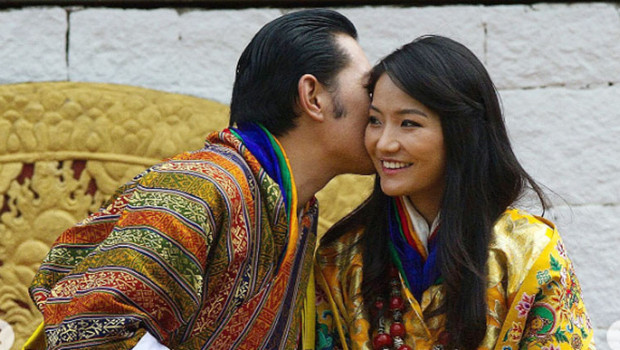 Aynı anda istediği kadar çok kadınla evlenebilirdi... Aşk uğruna bir ülkenin geleneğini tarihe gömdü... Karısından başka kimseyi sevmedi