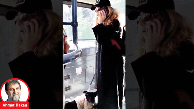 Yanındaki köpeğe acıdım