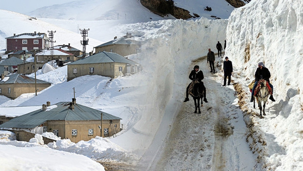 Son yılların en sert kışı yaşandı: Bu ilçeye ulaşmak için kar koridorunu geçiyorlar!