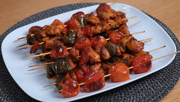 Tavuk şiş tarifi (Videolu)