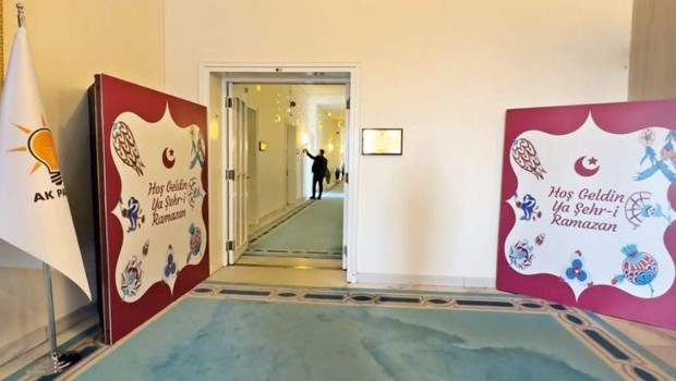AK Parti’den Ramazan süslemesi