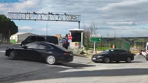 CHP Genel Başkanı Özel, İmamoğlu'nu cezaevinde ziyaret etti