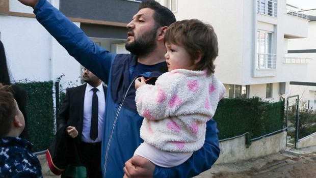 Baba ile 14 aylık bebeğinin darbedildiği olayda şüphelilerden pes dedirten ifade: Çocuğu fark etmedim