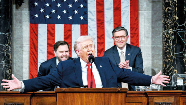 Trump 108 dakika kendini övdü... 90’ıncı dakikada İran krizine geldi