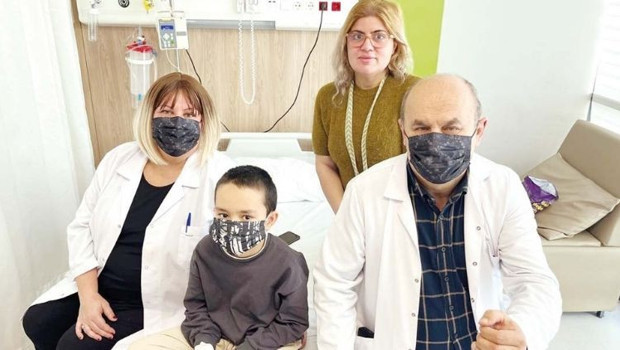 Hastanede özel ders… Çocuklar öğrenerek iyileşiyor