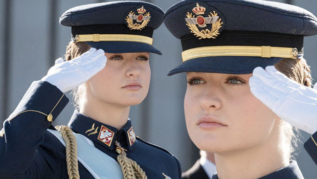 Ailesinin yüzünü hiç kara çıkarmadı: Narin genç kız çakı gibi askere dönüştü... Daha 20 yaşında "müzelik" oldu