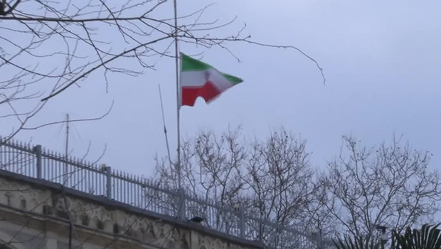 İstanbul'da İran Başkonsolosluğu'nda Bayrak Neden Yarıya İndirildi?