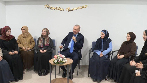 Cumhurbaşkanı Erdoğan'dan İlahiyat Öğrencilerine Destek Ziyareti!