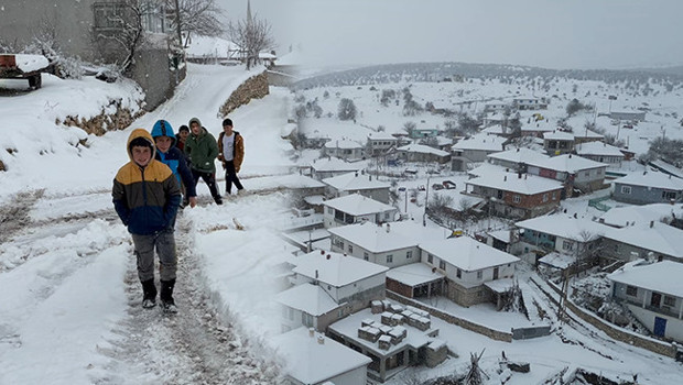 Kar yağışı etkili oldu: 'Zorlu şartlarda gidip geliyoruz'