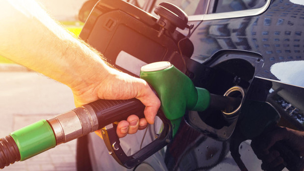 Akaryakıt fiyatları 5 Mart 2026 gece yarısı güncellendi Resmi Gazete kararı ile eşel mobil sistemine geçildi: Benzin ve motorin fiyatları ne kadar, kaç TL oldu Akaryakıta indirim ve zam haberleri...
