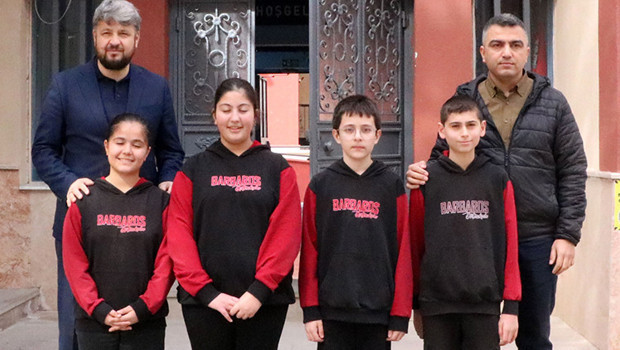 İlkokul öğrencileri mahallelinin 150 bin liralık borcunu kapattı