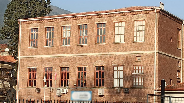 Okula gönderilmeyen çocuklar ailelerinden alındı