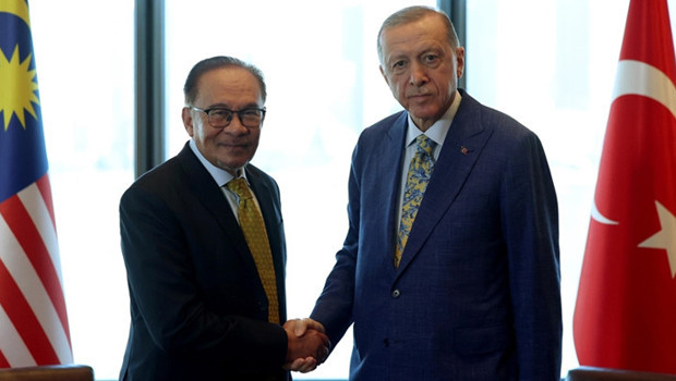 Cumhurbaşkanı Erdoğan, Malezya Başbakanı Enver İbrahim ile görüştü