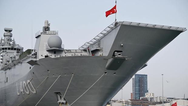 TCG Anadolu İngiltere’de şov yaptı