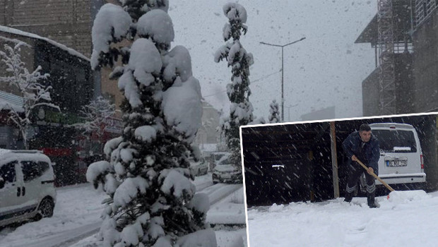 Baharı beklerken kar yağışı başladı: Sokaklar tamamen beyaza büründü! '18 senenin görmediği karı bu yıl gördük'