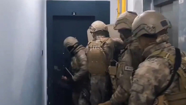 'Özel harekat polisi' gibi giyinip baskın yapmaya çalıştılar: