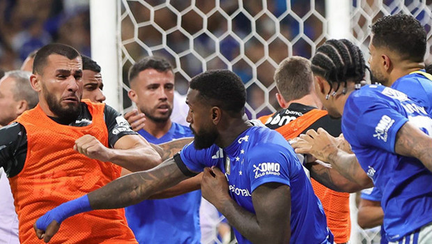 A.Mineiro - Cruzeiro savaşında 23 kırmızı!