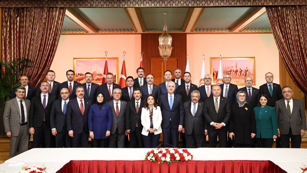 Numan Kurtulmuş'tan Terörsüz Türkiye İçin Birlik Çağrısı İftarda