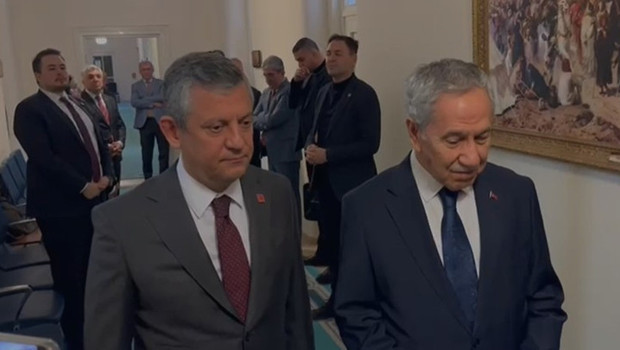CHP Başkanı Özgür Özel'in Bülent Arınç Ziyareti Ne Anlama Geliyor?