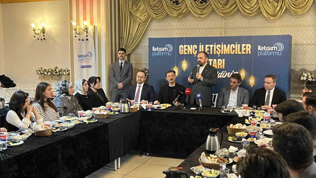 İstanbul’da İletişim Fakültesi öğrencileri AK Parti’nin düzenlediği iftarda buluştu