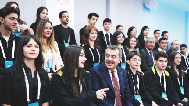 Öğrenciler sordu, Bakan Tekin cevapladı… Yapay Zekâ’ya etik kılavuzu