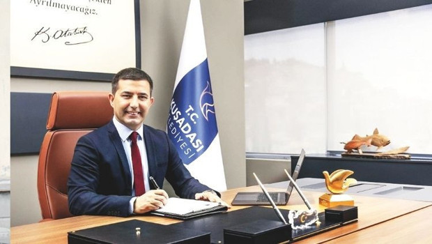 Kuşadası’nda Başkan’a gözaltı