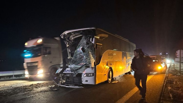 Kızılcahamam'da Otobüs ve Çekici Feci Çarpıştı: 1 Ölü, 15 Yaralı!
