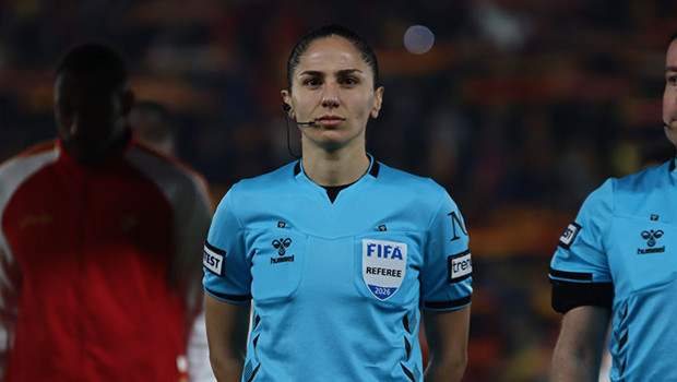 Süper Lig'de 22 yıl sonra kadın hakem düdük çaldı!