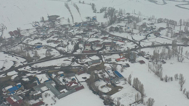 Mart kapıdan baktırdı: Kar kalınlığı yarım metreyi aştı