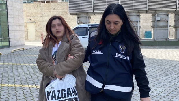 Alt katta oturan eski sevgilinin kıskançlık dehşeti: Zili çaldı, genç kadını yüzünden bıçakladı