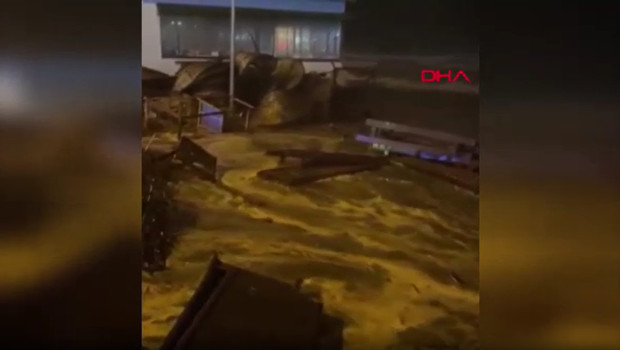 Hatay’daki Fırtına Dalgalara Doyurmadı, İşletmeleri Vurdu mu?