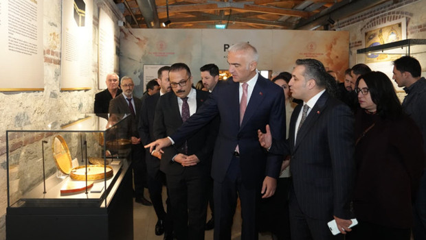 İki Yüzyıllık İznik Çinisi Türkiye’ye Dönüş Yolu Buldu mu?