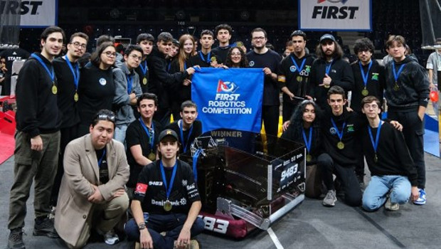 Uluslararası robotik yarışmasında Demirören MTAL öğrencisi Kübra İzol dünya birincisi oldu