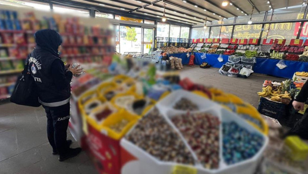 Diyarbakır'da yaklaşık 2 ton bozuk gıda ürüne el konuldu