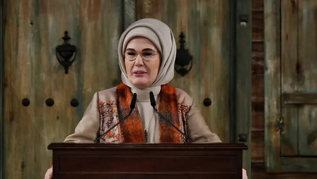 Emine Erdoğan ‘Kuruluş Orhan’ setini ziyaret etti