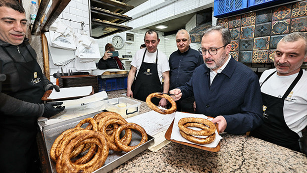 AK Parti İzmir Milletvekili Kasapoğlu sahurda gençlerle buluştu