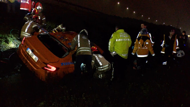 Pendik'te taksi su kanalına uçtu: 3 ölü,1 yaralı