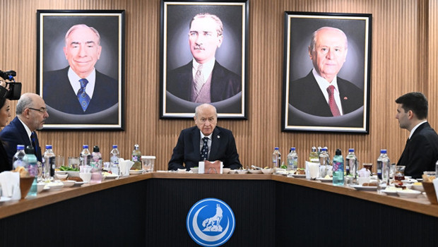 Bahçeli'den Ülkü Ocakları Eğitim ve Kültür Vakfı'na bayram ziyareti